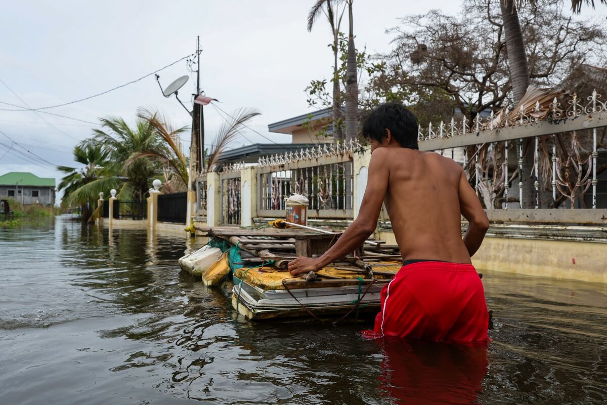 Typhoon Bualoi Makes Landfall in Central Vietnam