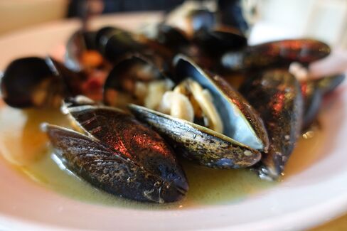 Mussels served at Rawduck.