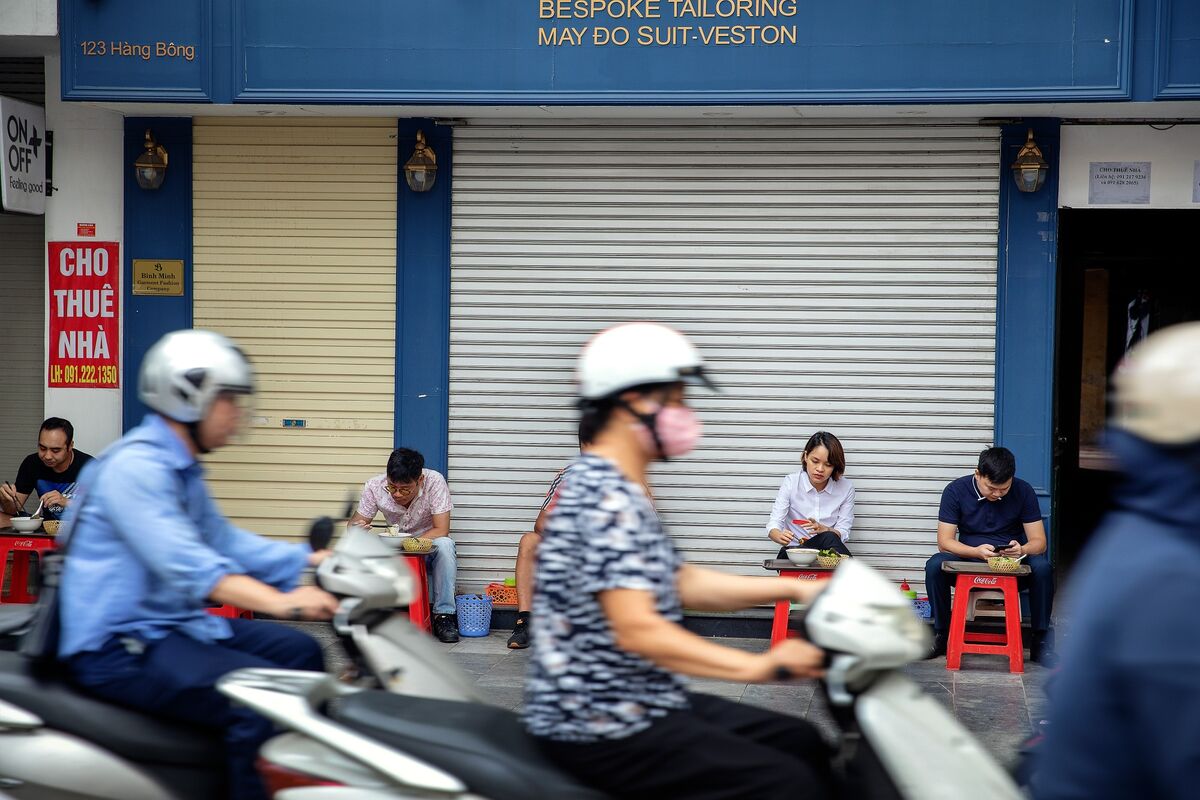 Vietnam Policy Rate Seen on Hold Through 2025 Amid Strong Growth