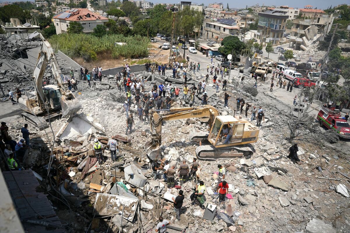 Israel Strikes Lebanon as US-Iran Talks Postponed