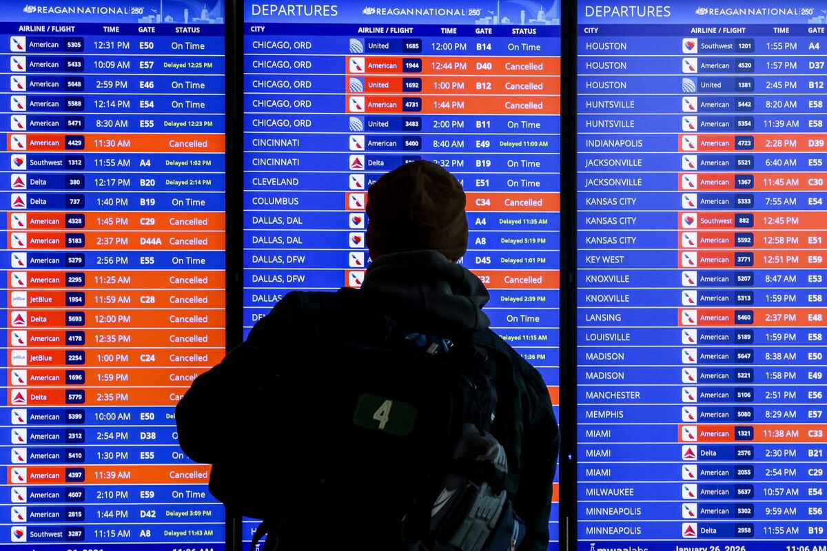 bloomberg.com - Danny Lee - US Airlines Cut Flights Again as Another Winter Storm Looms