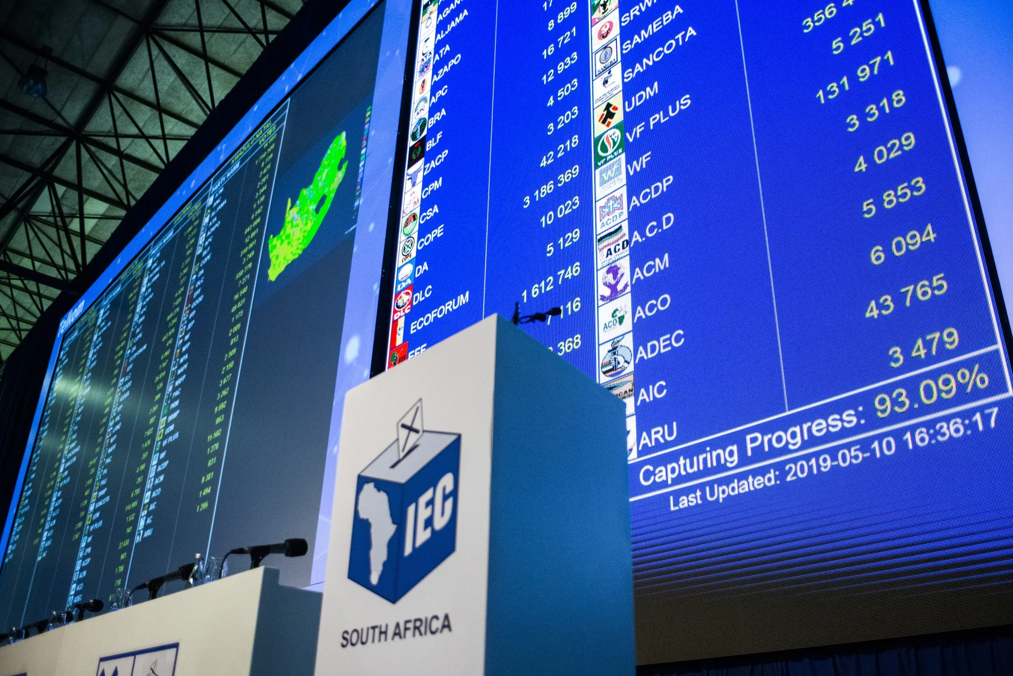 Electronic screens display the&nbsp;national vote count results at the Independent Electoral Commission national results center in Pretoria, on May 10,.