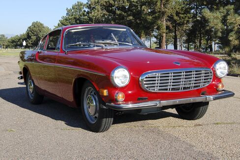 The 1968 Volvo P1800 was a 2+2 coupe, with a four-speed manual transmission.
