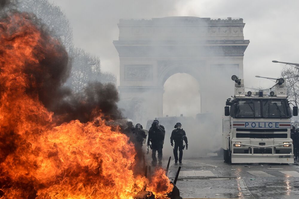 France Will Ban `Risky' Protests After Champs-Elysees Riots ...