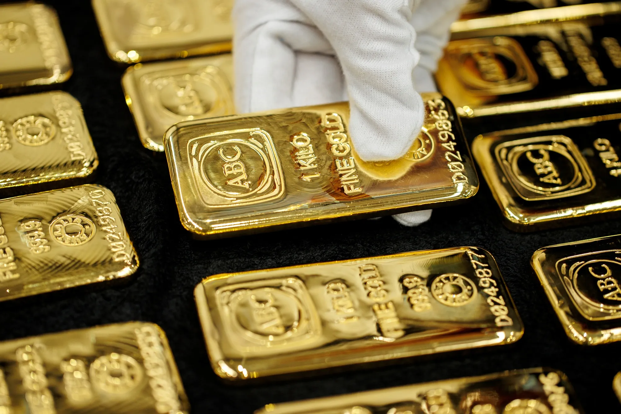 Spot gold fell 0.9% to $3,399.56 an ounce as of 7:54 a.m. in Singapore.&nbsp;
