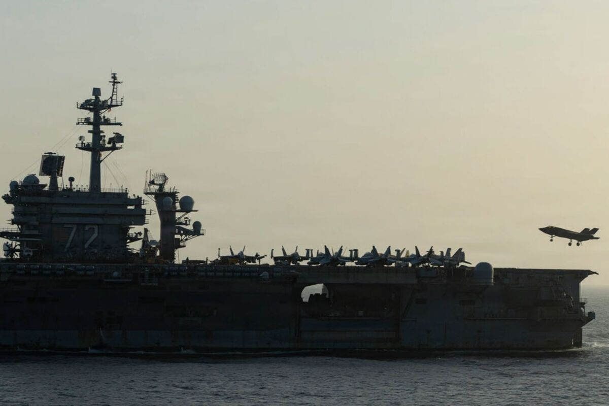 Trump Dismisses Concerns Over Conditions on USS Lincoln Carrier