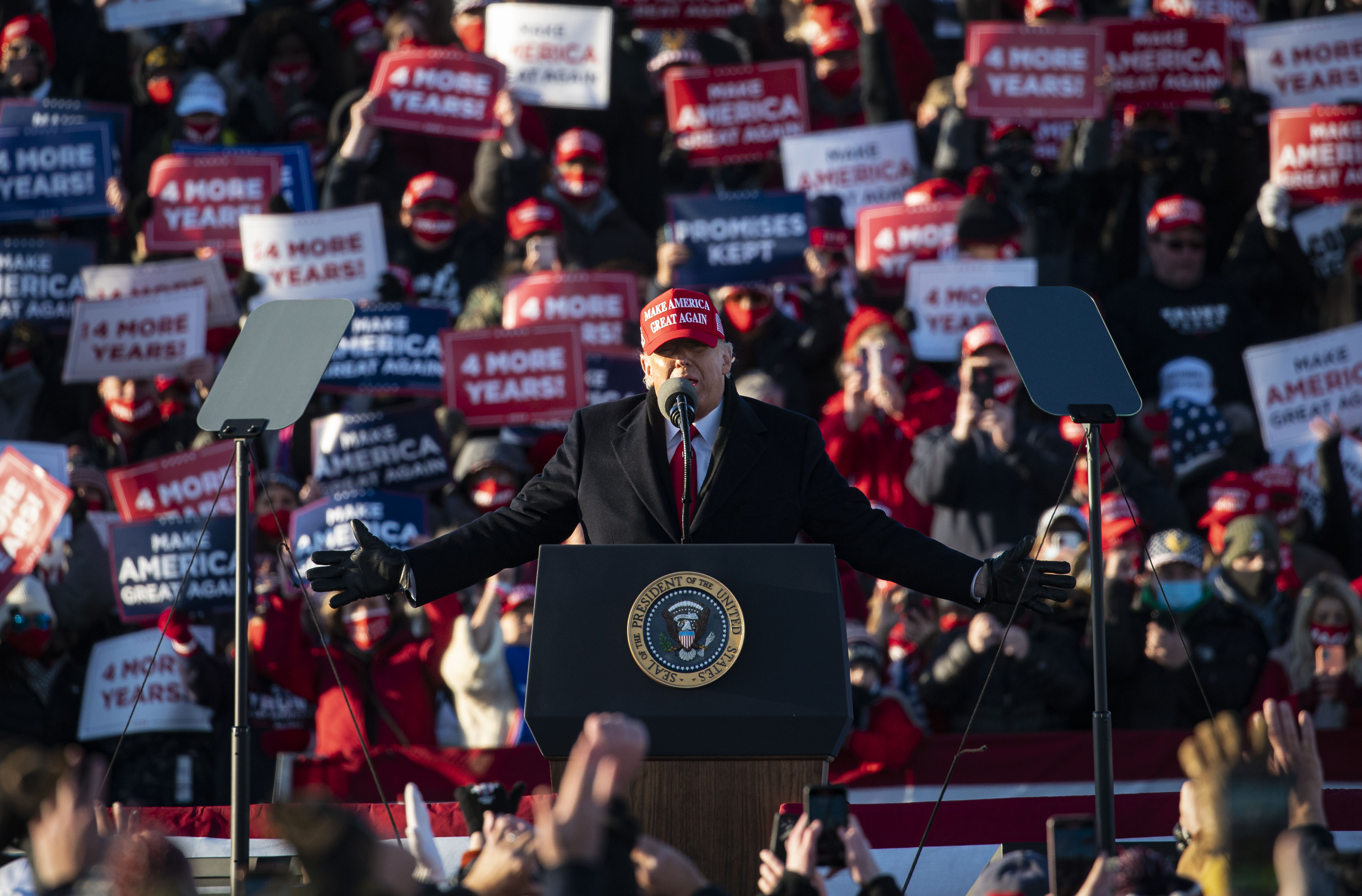 Trump Plans to Resume His Trademark Rallies in June - Bloomberg
