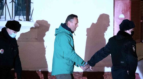 Jailed Kremlin Foe Navalny Fires Back With ‘Putin Palace’ Video