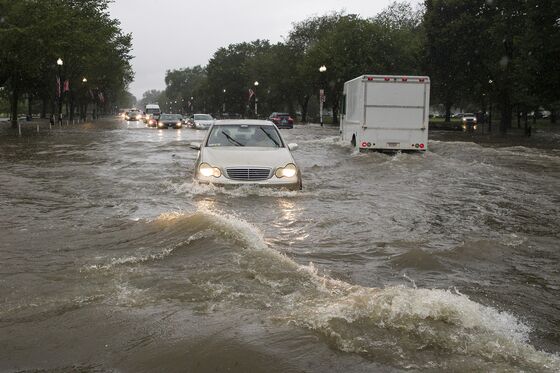 Washington Flooding Leads to Flight Delays, Leaks at White House
