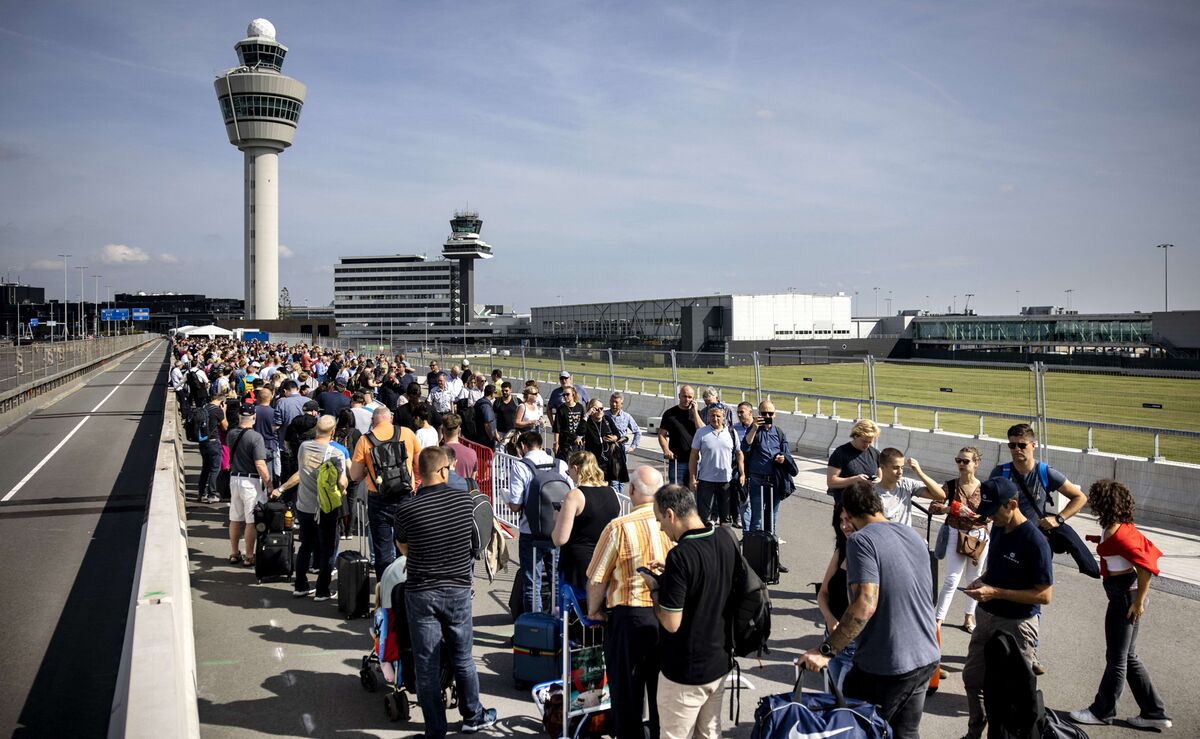 The cast of Noah arriving at Tegel airport for the European