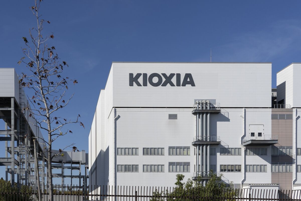 Japan’s Kioxia Sees AI Driving Strong Memory Growth for Years - Bloomberg.com