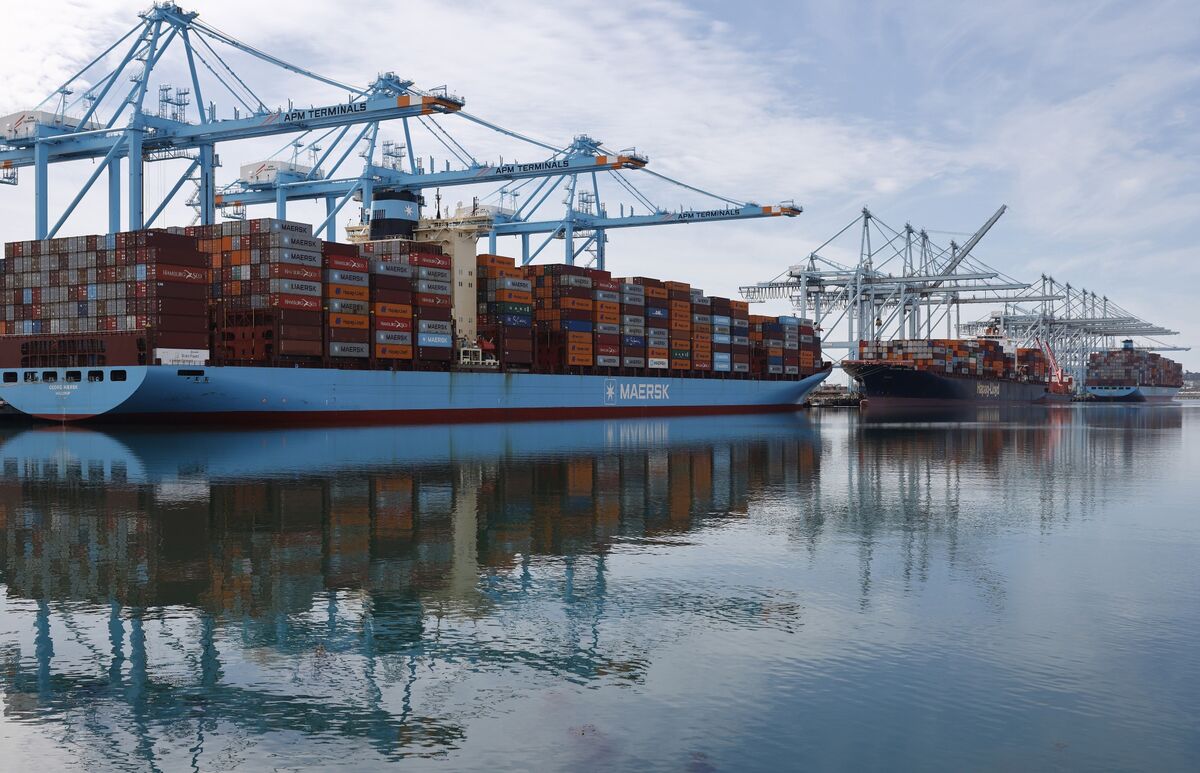 US trade deficit in goods rose 11.5% in August