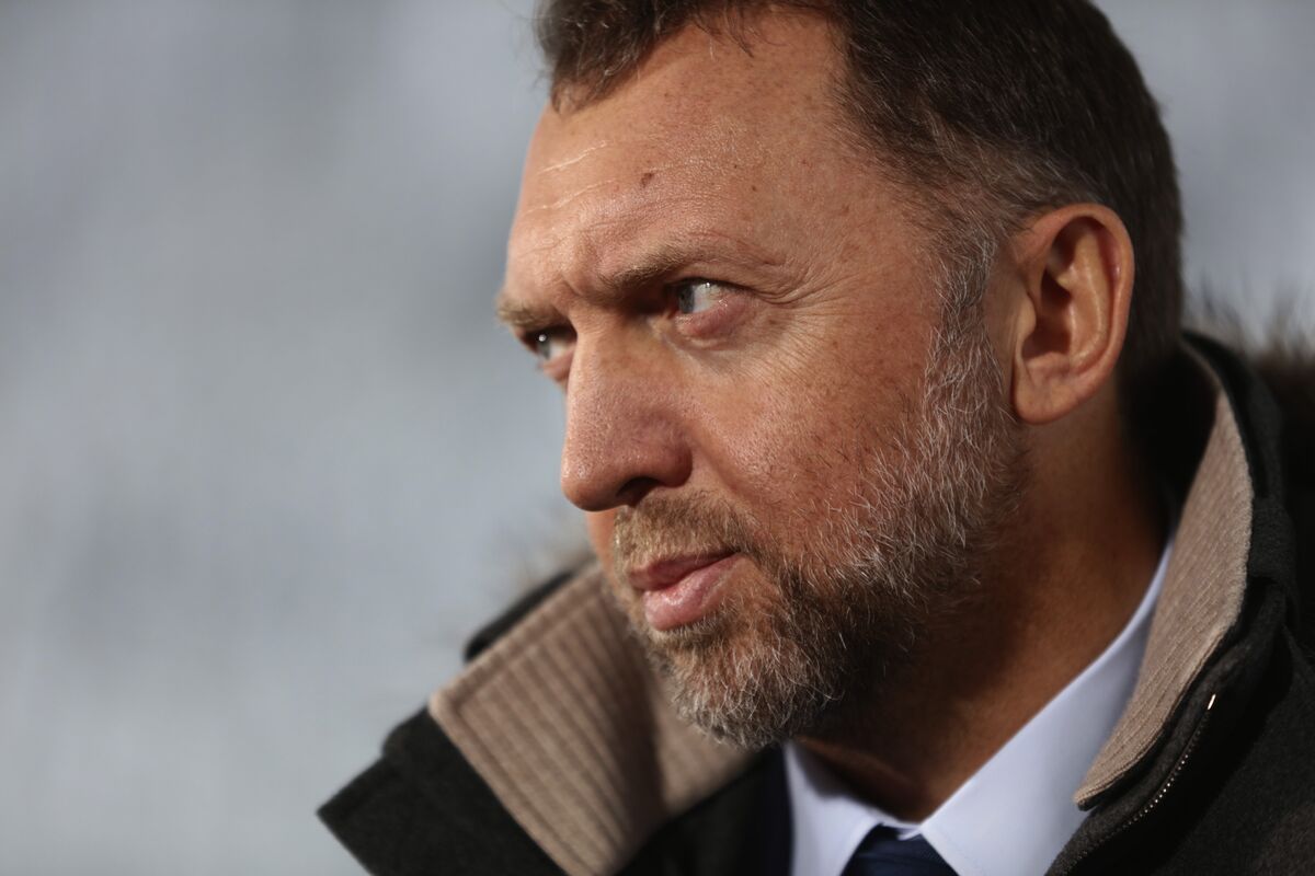 Deripaska Plans Auto Stake Sale to Lift Sanctions - Bloomberg