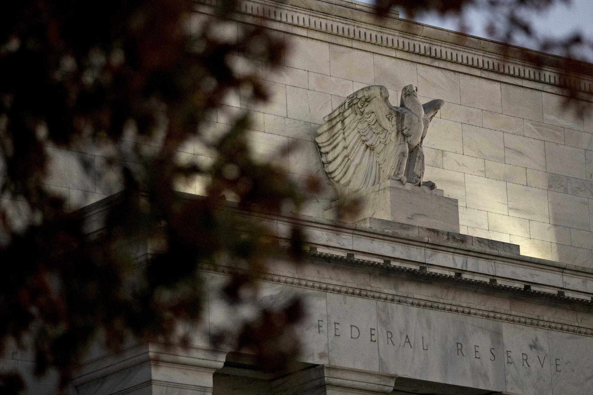 ＦＯＭＣ議事録：比較的早期の利上げを予想－労働市場タイト化 - Bloomberg