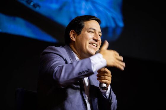 Ecuador’s Socialist Frontrunner Tries to Calm U.S. Investors