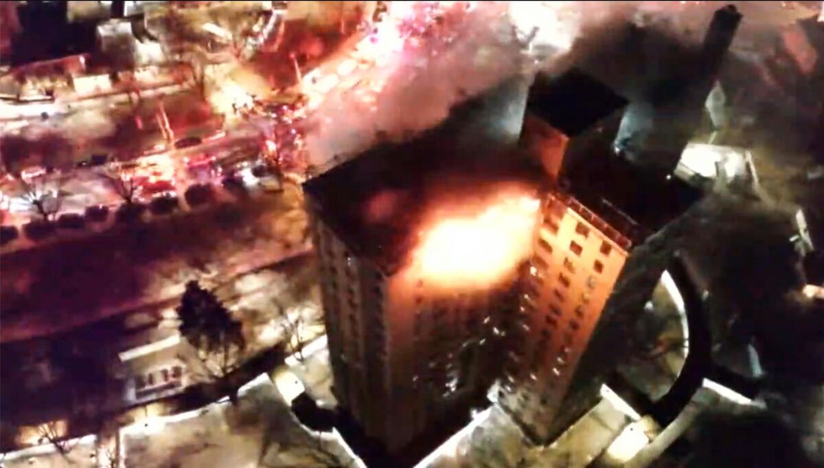 New York Apartment Tower Explosion Kills One, Injures 14 - Bloomberg