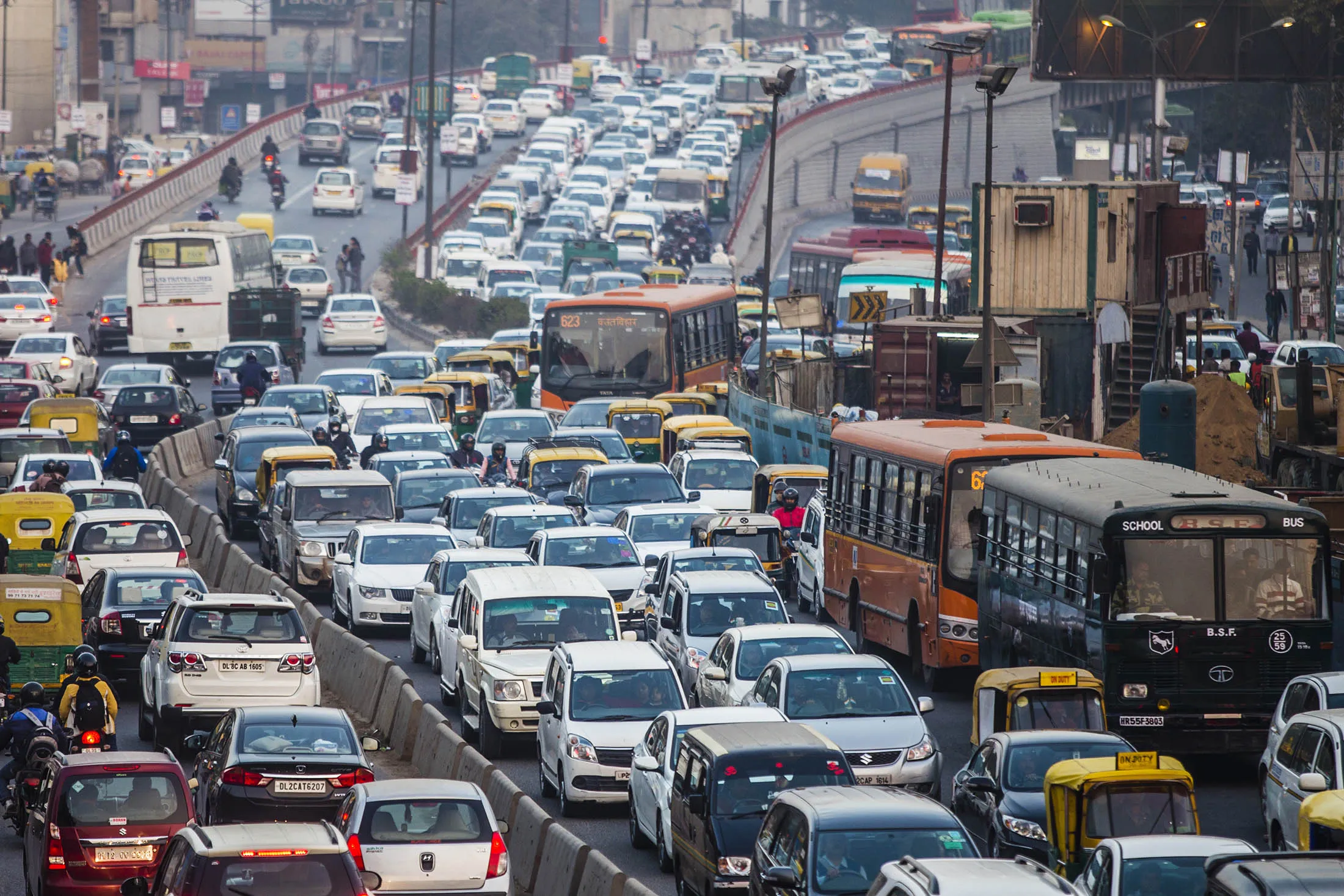 Traffic moves along a highway during evening rush hour in Delhi, India, on Monday, Jan. 11, 2016. In a city where motorists routinely run red lights and drive on the wrong side of the road, many doubted the feasibility of Delhi leader Arvind Kejriwal's plan to roughly halve the number of cars in India's capital in a bid to reduce air pollution.
