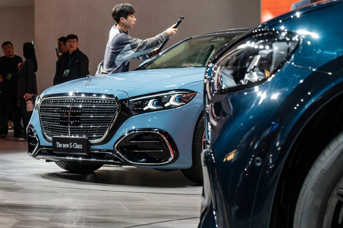 Mercedes Readies Major China Overhaul as Slump Deepens