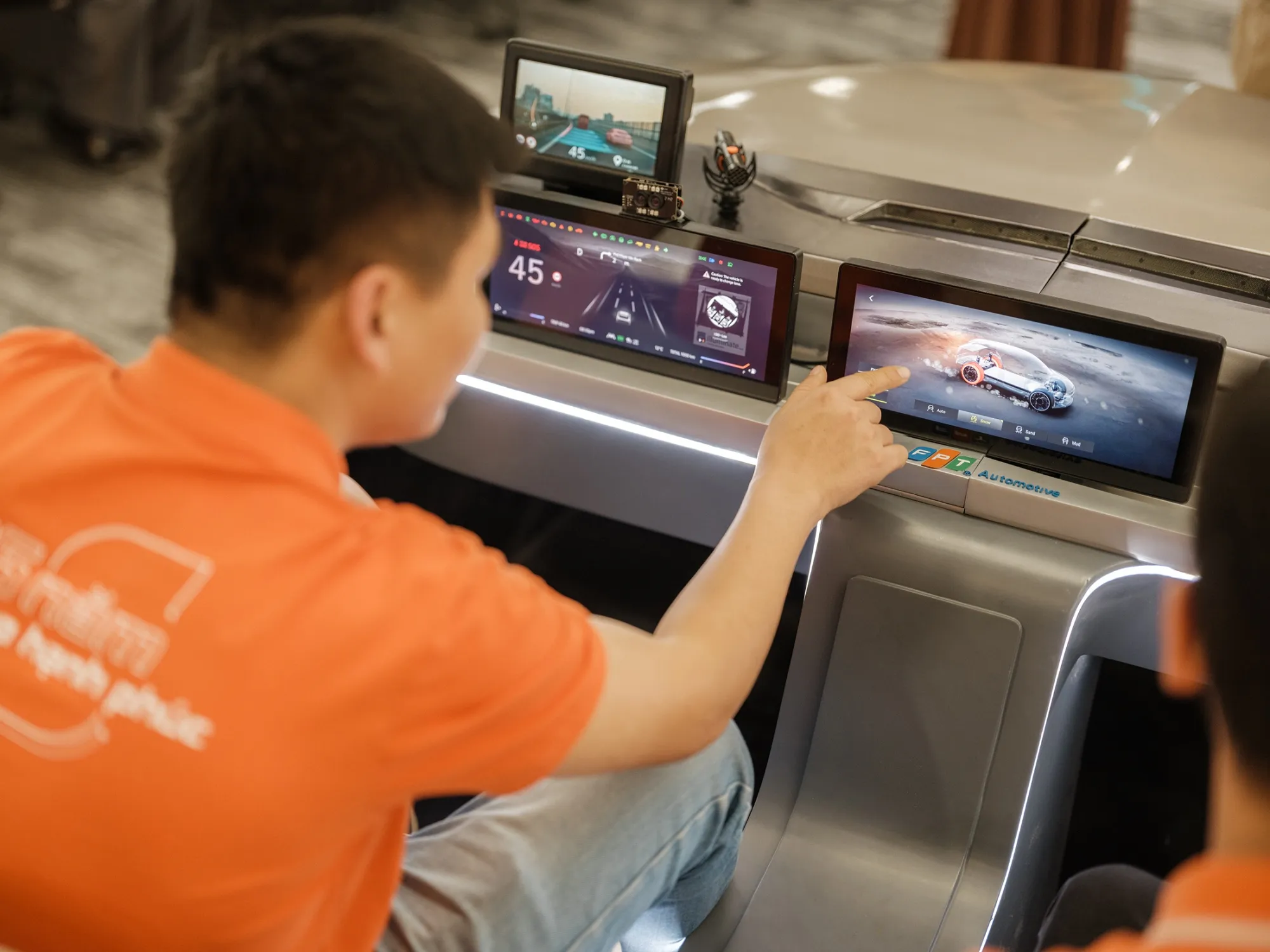 A test model of an AI-assisted driving cockpit at FPT Corp.’s headquarters in Hanoi on Feb. 24.