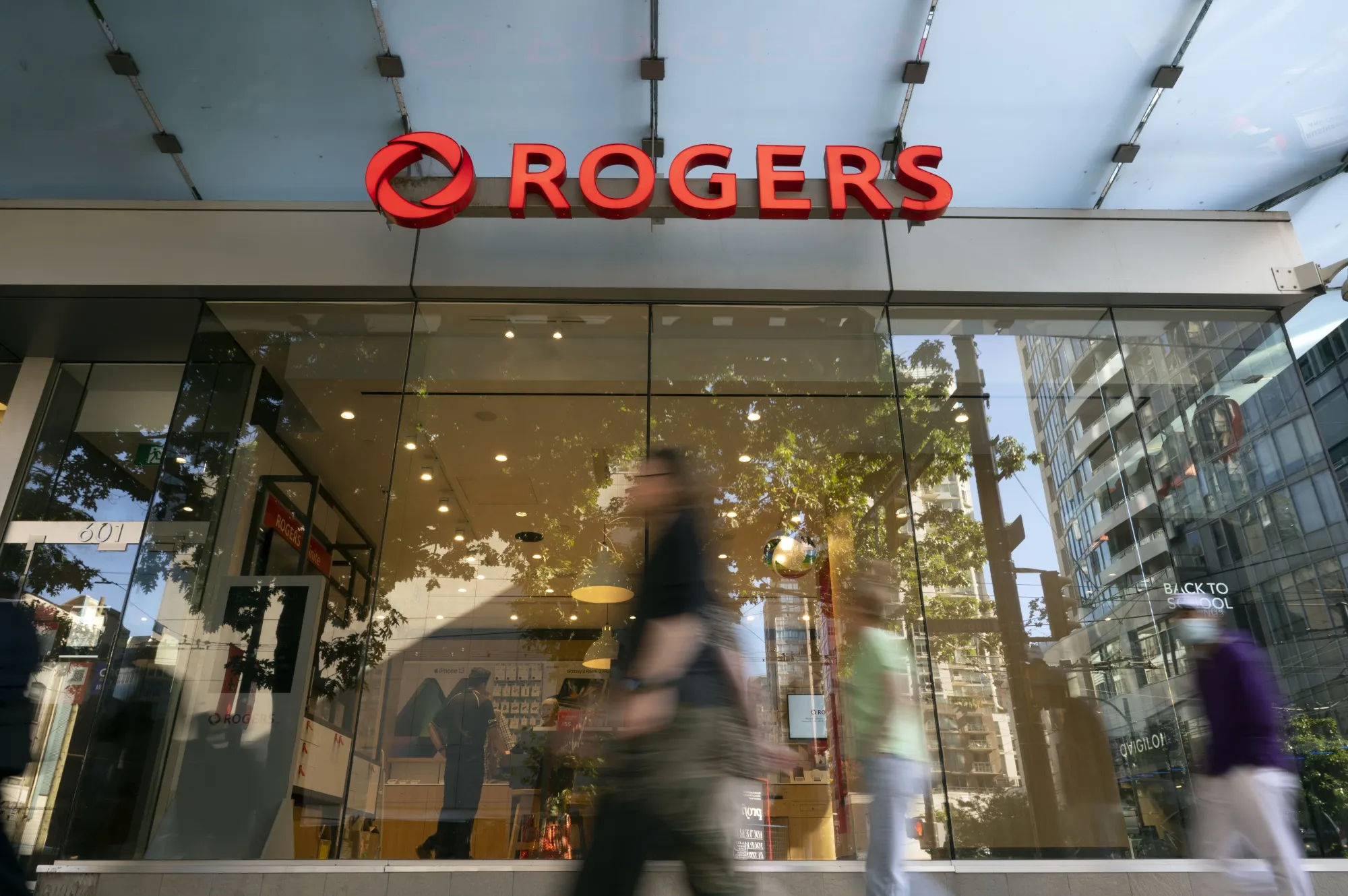 A Rogers store in Vancouver, British Columbia, Canada.&nbsp;Rogers Communications Inc.&nbsp;investors were supposed to reap the benefits when the company’s megadeal with&nbsp;Shaw Communications Inc.&nbsp;finally closed a year ago. They’re still waiting.&nbsp;