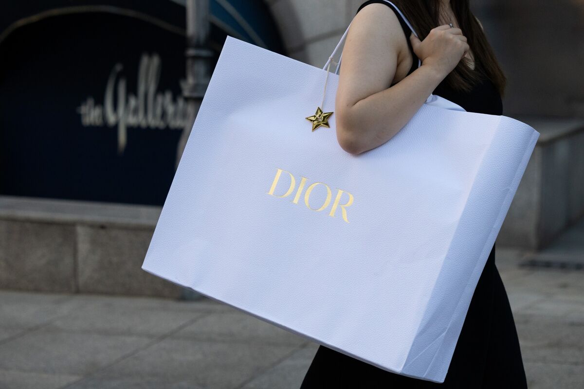 Dior Italy Unit Put Under Court Control on Alleged Labor Issues - Bloomberg