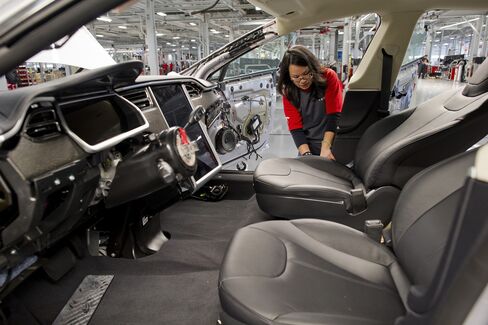 Economy in U.S. Expands More Than Forecast as Inventories Grow