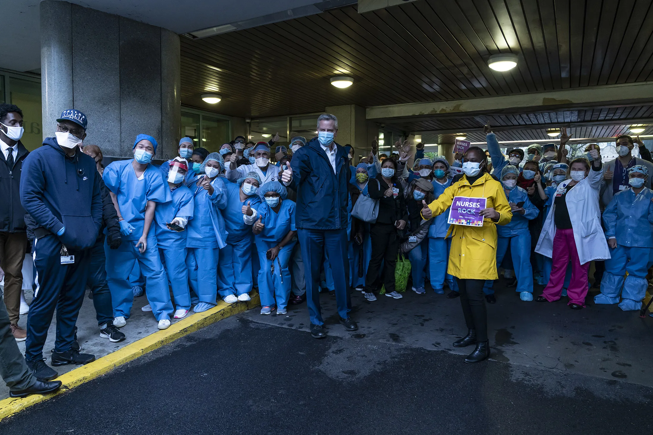 Mayor Bill de Blasio and First Lady Chirlane Irene McCray visit hospital staff in New York on May 8.&nbsp;