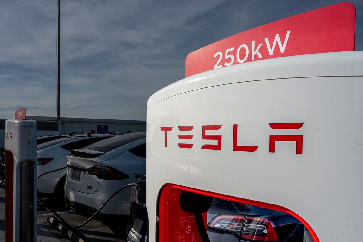 bloomberg.com - Naureen S Malik - Tesla to Buy Power From KKR-Backed Arizona Solar, Battery Plant