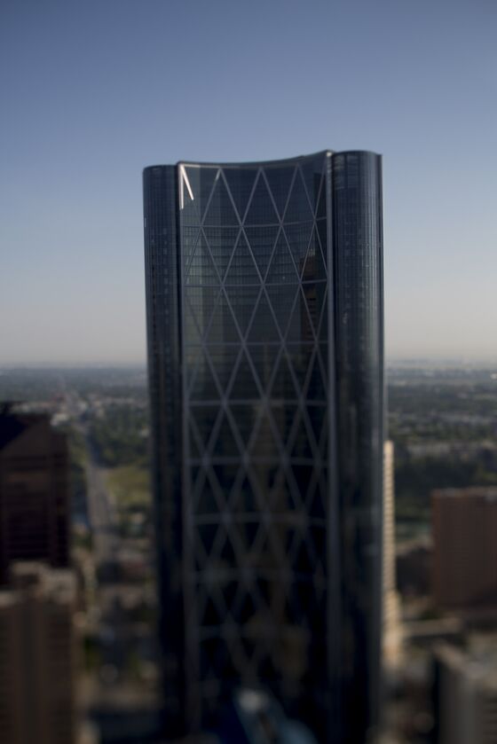 Bow Tower, a Symbol of Calgary’s Rise, Is Sold to Chicago Firm