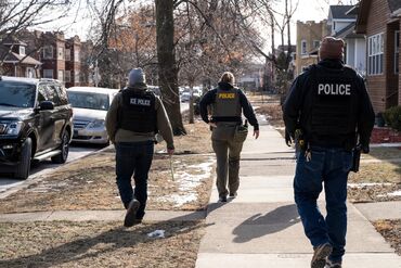 ICE Agents Carry Out Raid On Undocumented Immigrants In Chicago