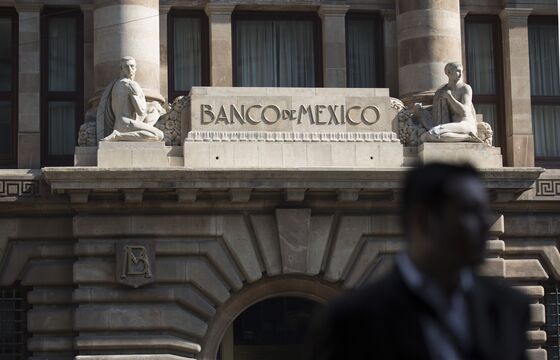 Mexico Raises Rate as Peso Weakness Spurs Inflation Concerns
