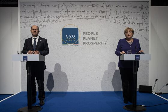 Germany’s Merkel Bestows Scholz a Smooth Handover at G-20