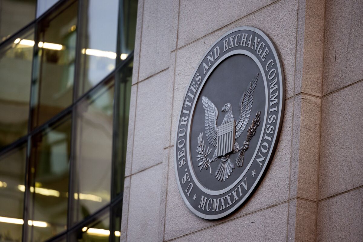 SEC Official Says Investment Advisors Can Use AI for Proxy Votes