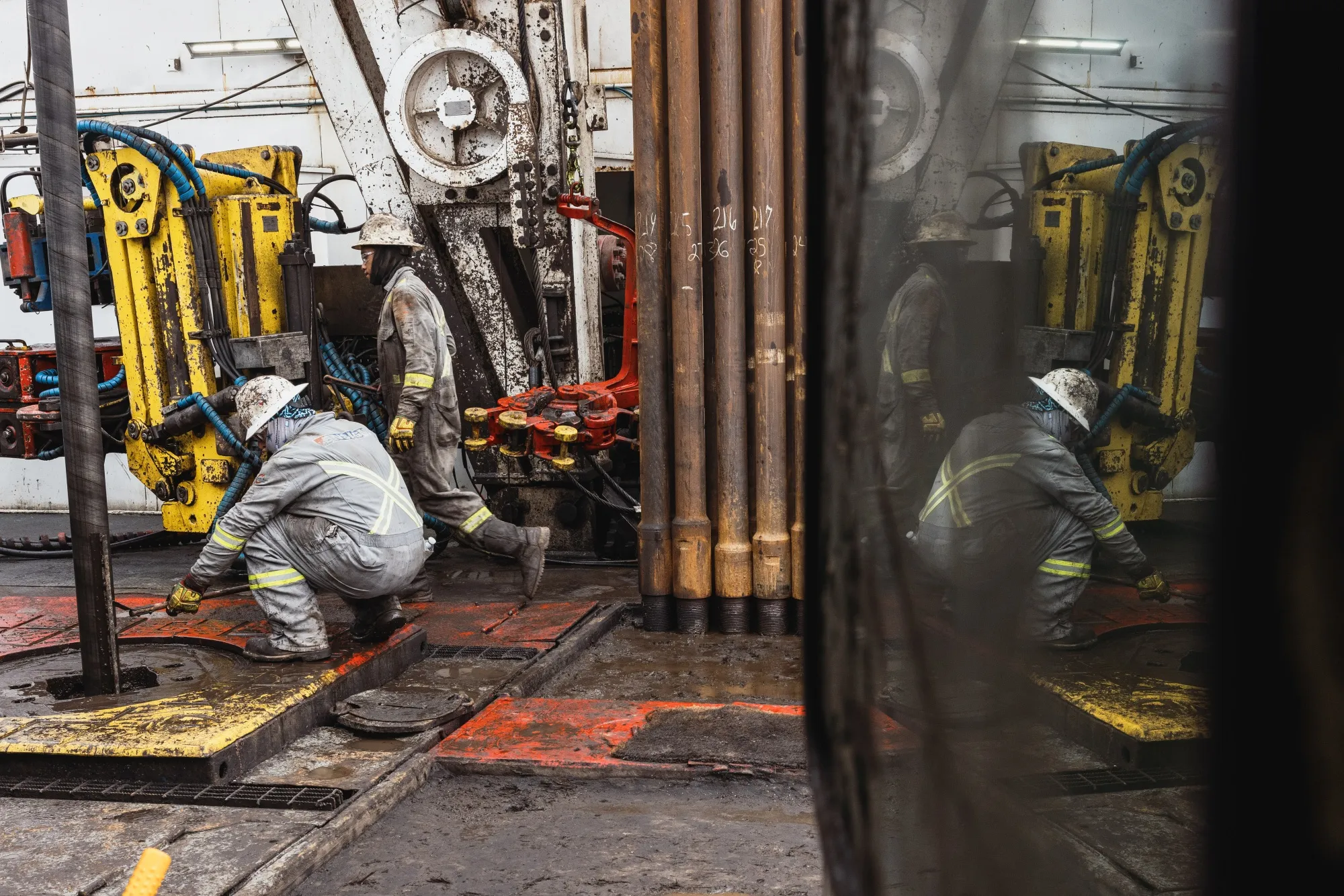 Workers on&nbsp;an oil drilling rig&nbsp;in Andrews, Texas.