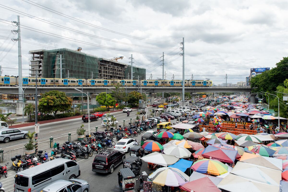 Weak Philippine Growth to Limit Rate Hikes, Economists Say