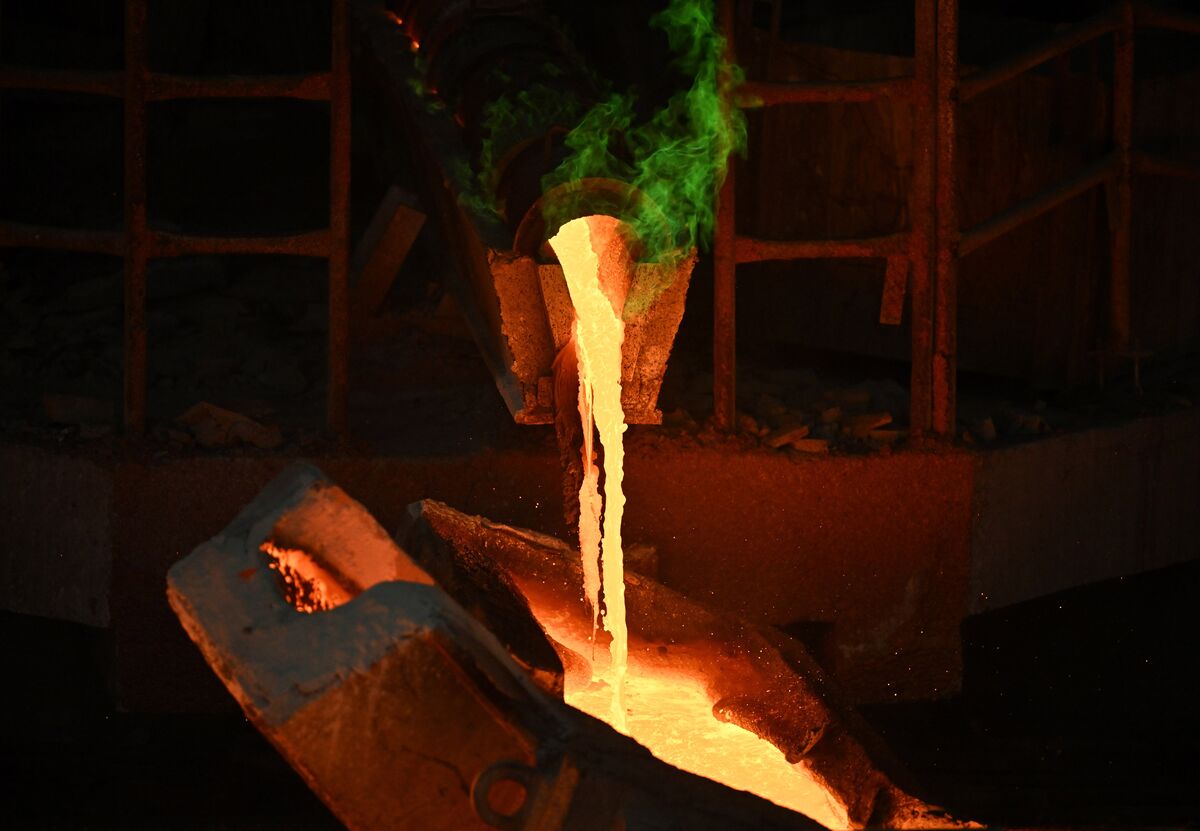 Chinese Miners Accelerate Fundraising as Global Deals Loom