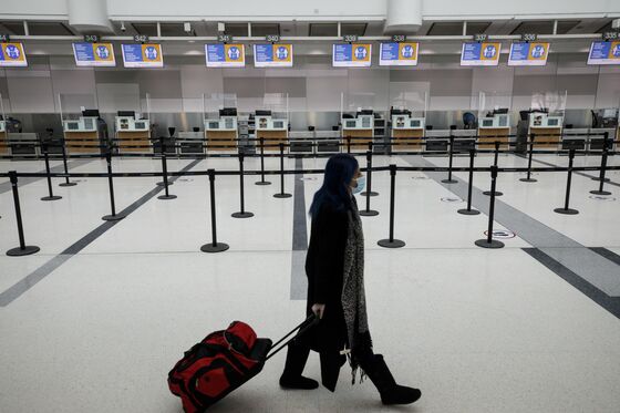 Trudeau’s Immigration Pivot Spurs Jump in Permanent Residents