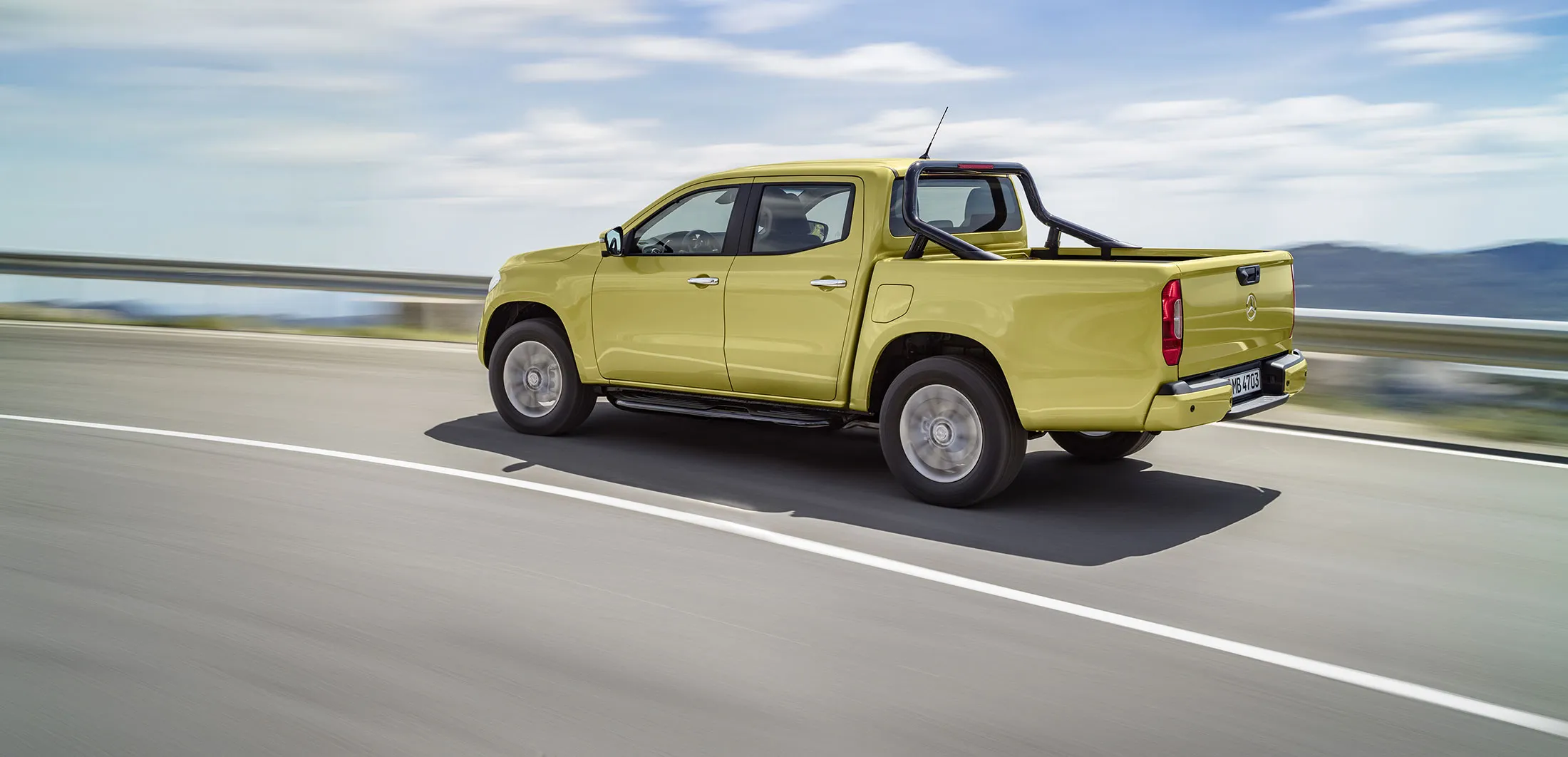Mercedes-Benz X-Class Mercedes-Benz X-Class – Exterior, limonite yellow metallic, design and equipment line PROGRESSIVE
