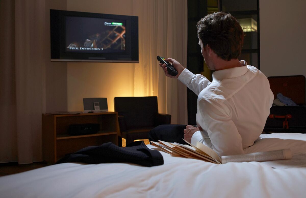 How to Hack Your Hotel's Finicky Wi-Fi to Stream Shows