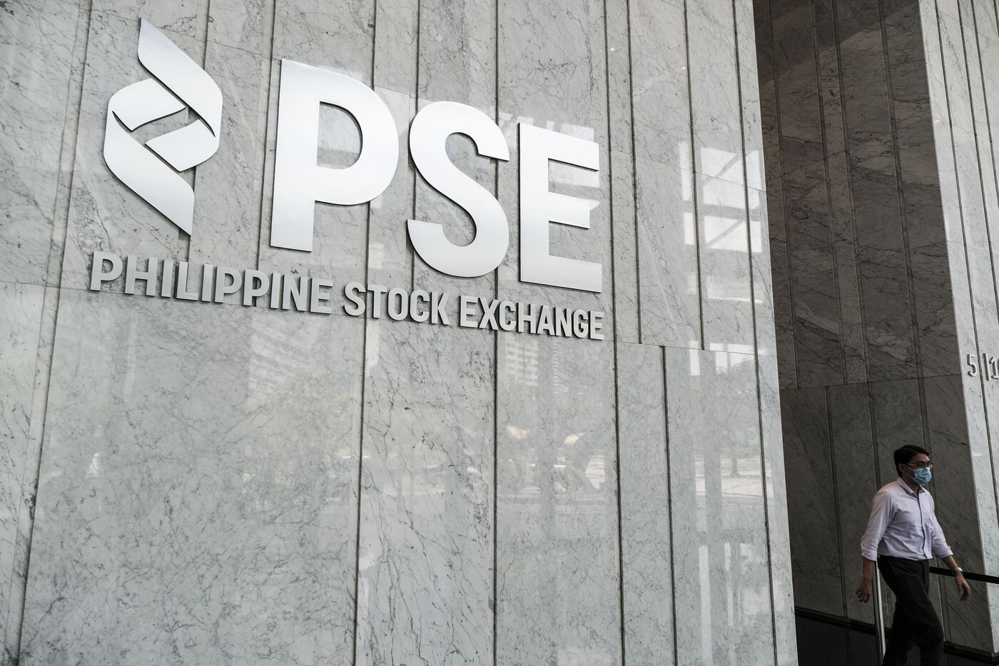 Philippine Stock Exchange Expects to Double IPOs in 2024 Bloomberg