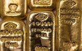 Gold Advances as Traders Weigh Fed Rate Hike, Growth Risks