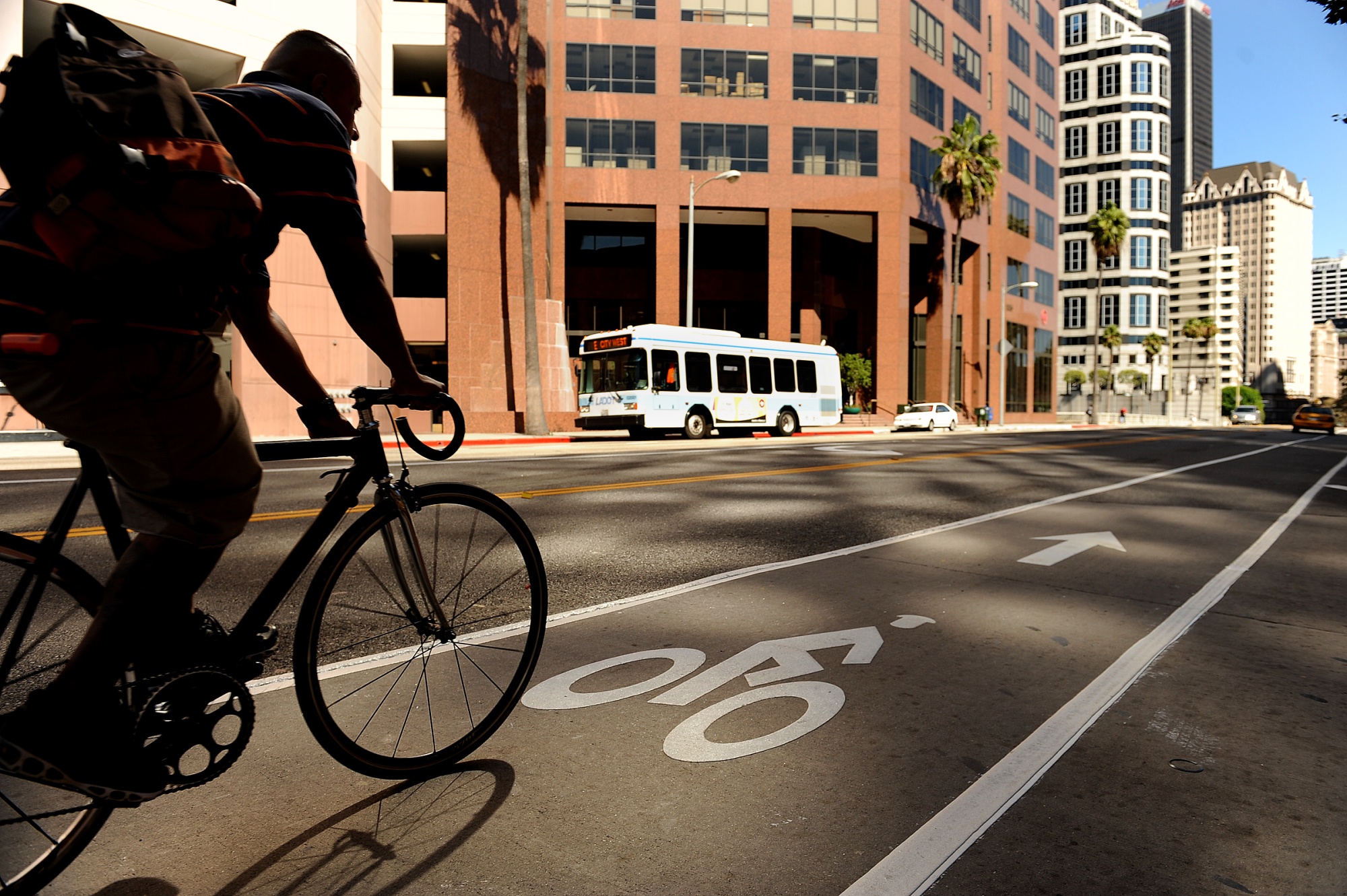 Bike lane. Лос Анджелес Сити. Commute.