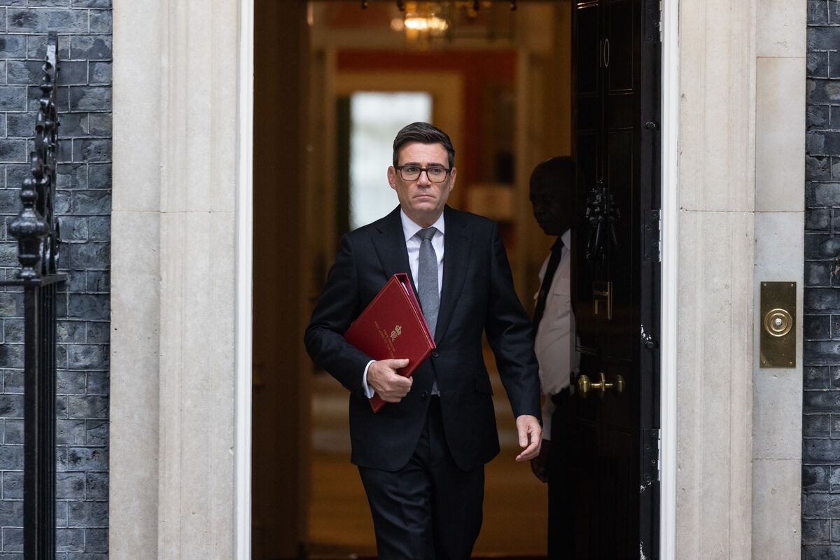 UK Mulls Removing Standing Charges From Gas Bills, Burnham Says