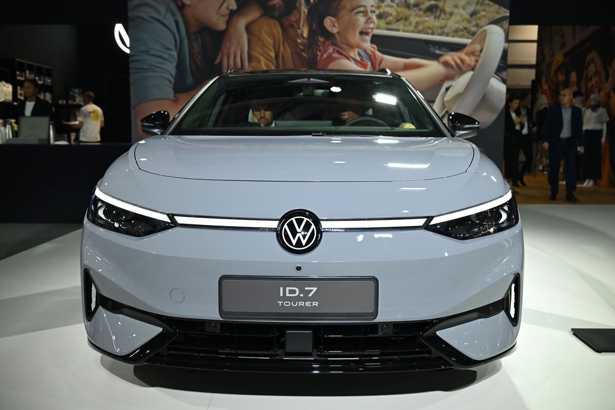bloomberg.com - Alisha Sachdev - Volkswagen Freezes India EV Investment as Partner Talks Continue