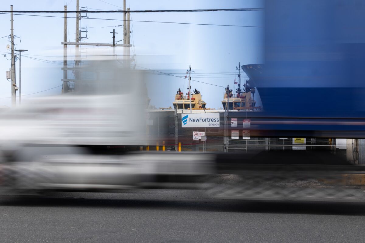 New Fortress Energy Advisers Prepare for Confidential Debt Talks