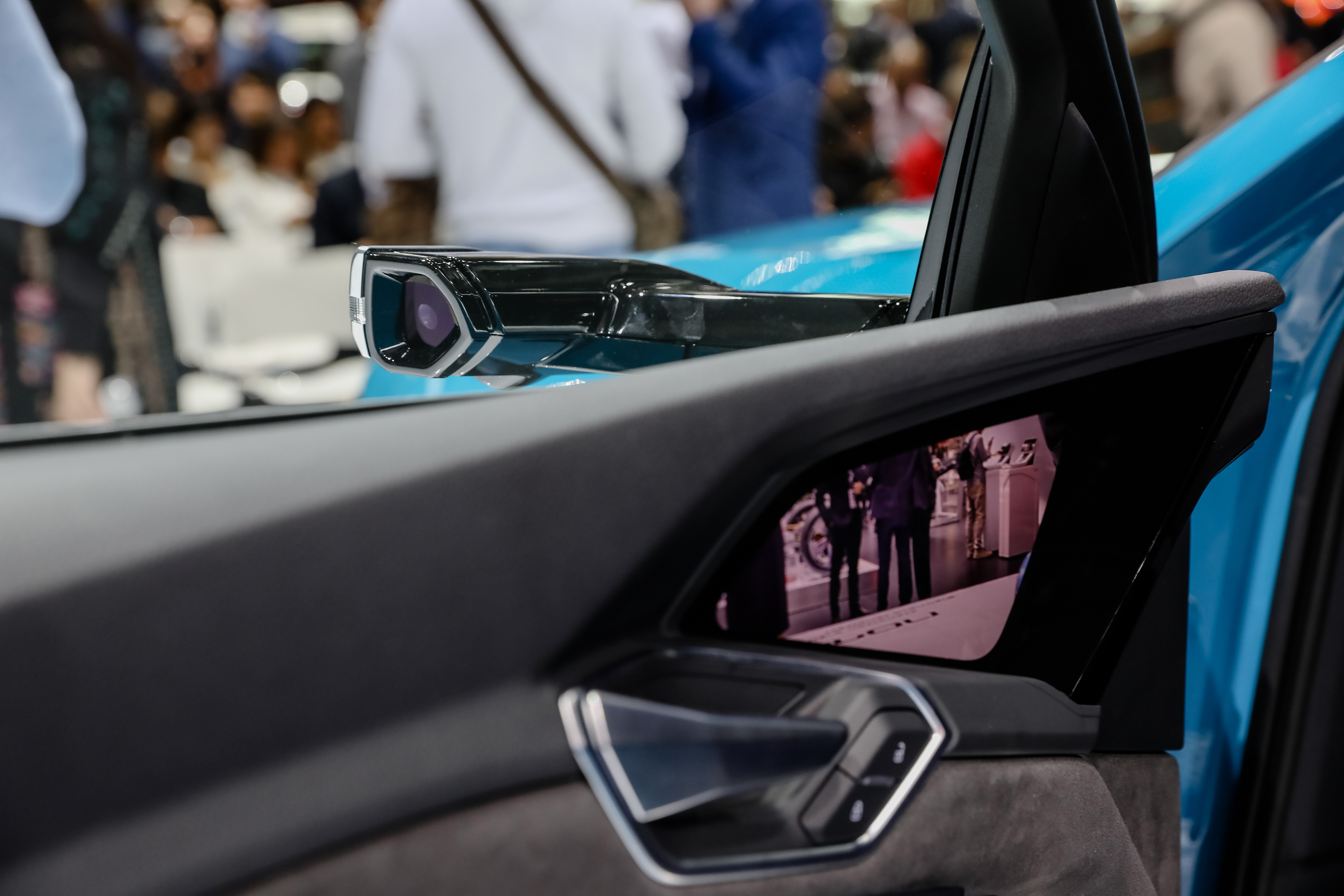 Should Cameras Replace Car Mirrors? U.S. Regulators Want to Know - Bloomberg