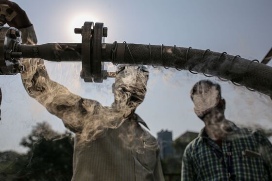 Oxygen Shortage in India Sparks Hunt for $1,000 Machines