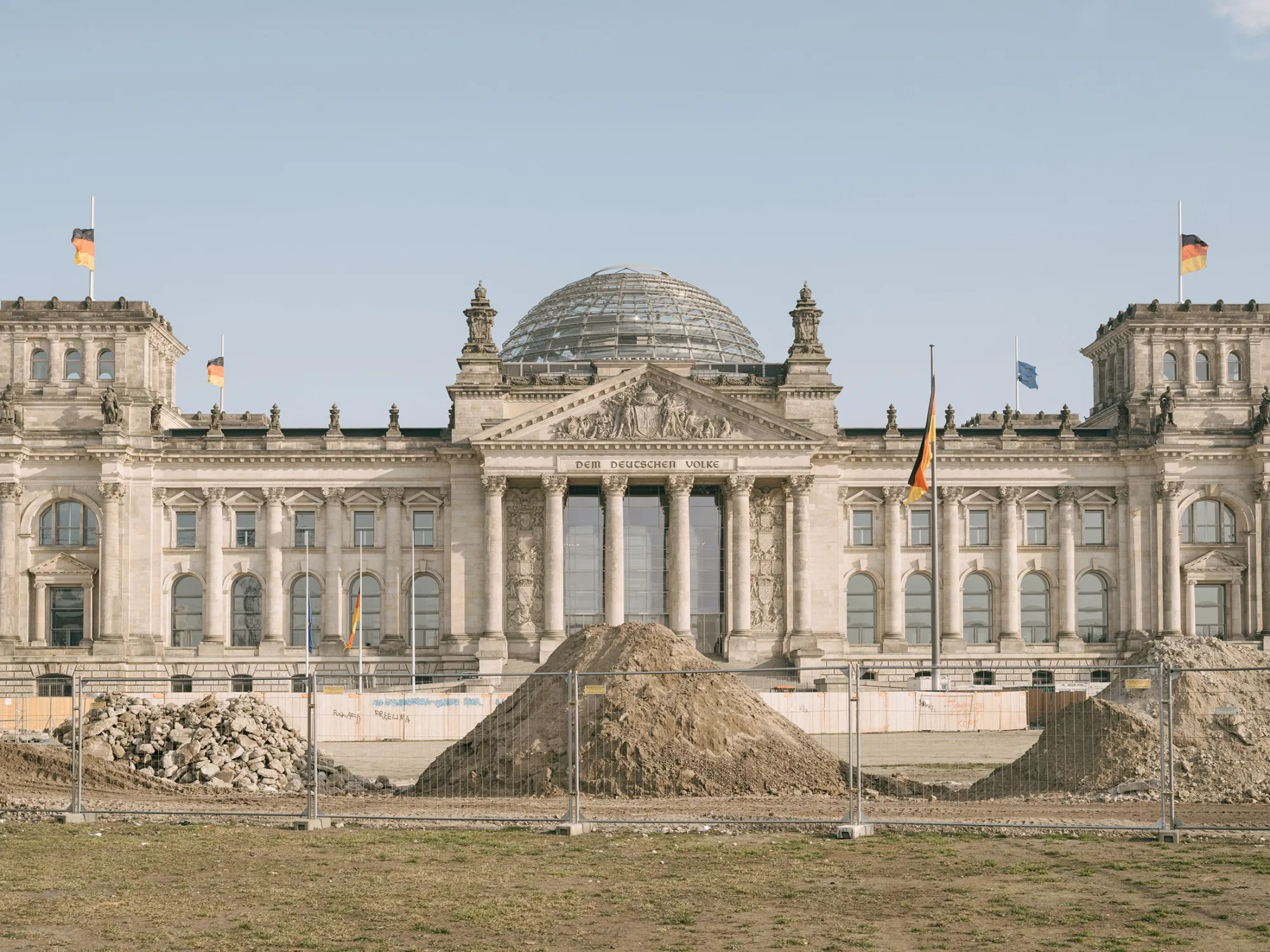At the Reichstag in Berlin the political class is under pressure to provide solutions for the country.