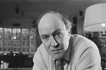 British novelist Roald Dahl (1916 - 1990), UK, 10th December 1971. (Photo by Ronald Dumont/Daily Express/Getty Images)