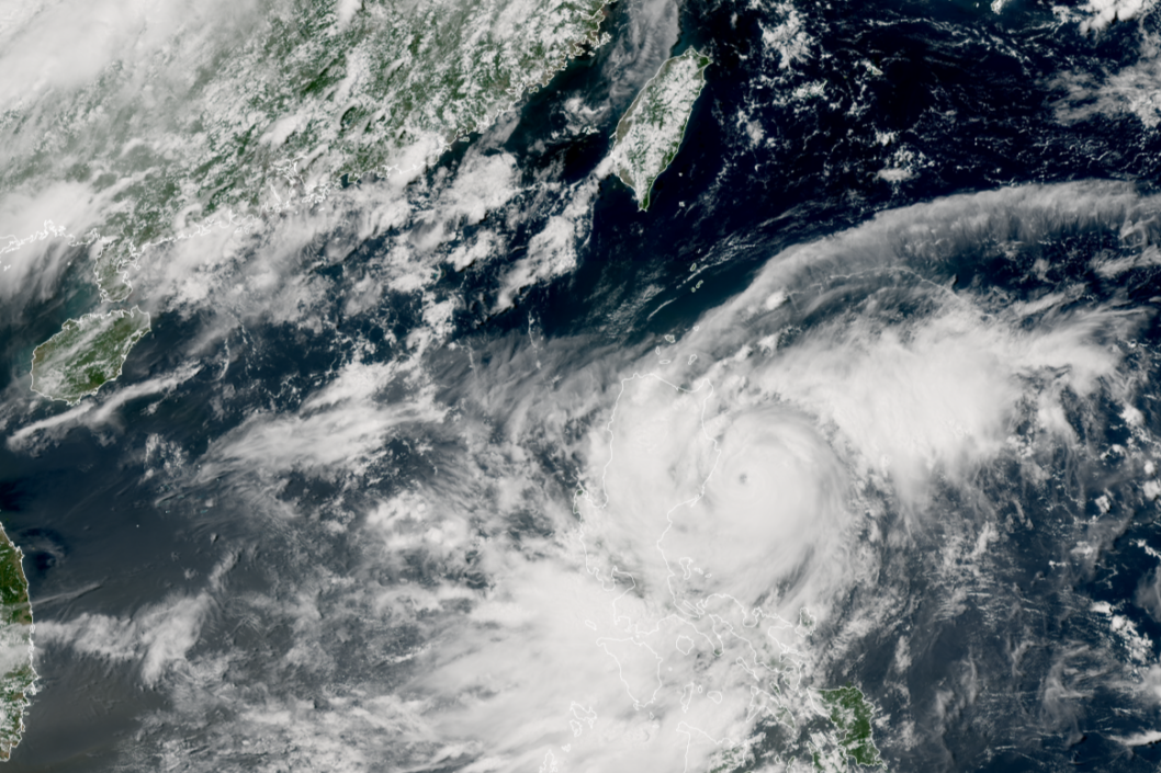 Saola Strengthens to Super Typhoon Before Turning to Taiwan Bloomberg